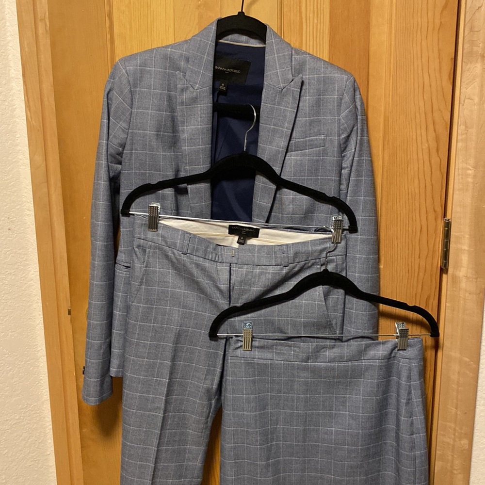 Women’s 3 Piece Suit / Banana Republic / Size 0 / Jacket / Pants / Skirt